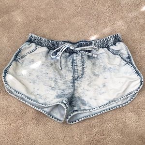 Stretchy denim shorts